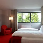 The Seven 4*